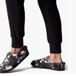 Sorel Women's Black and Pink Slippers